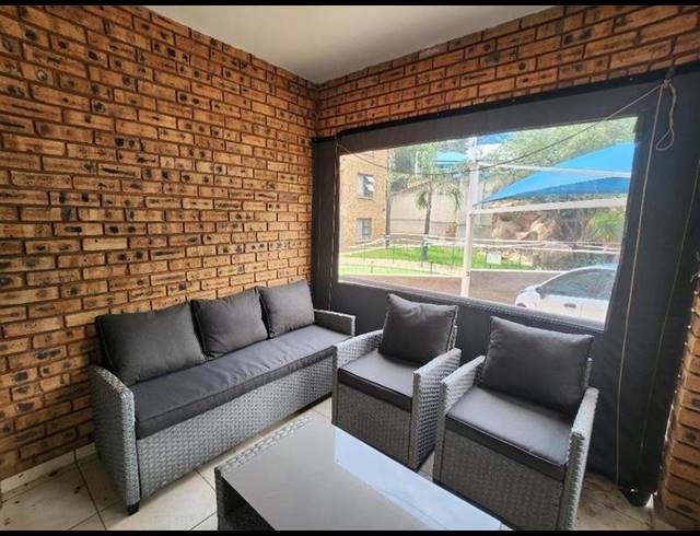 2 BEDROOM TOWNHOUSE FOR SALE IN MULBARTON